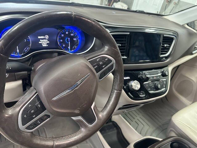 2017 Chrysler Pacifica Touring-L Plus