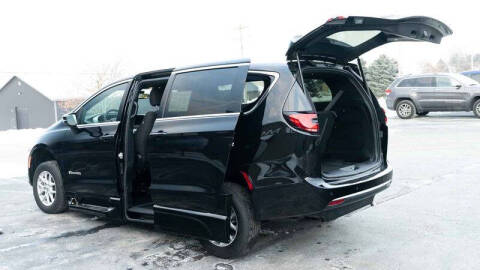 2024 Chrysler Pacifica Touring