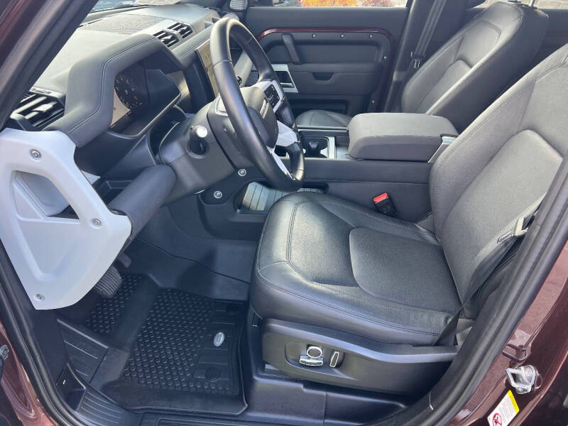 2023 Land Rover Defender 130 SE