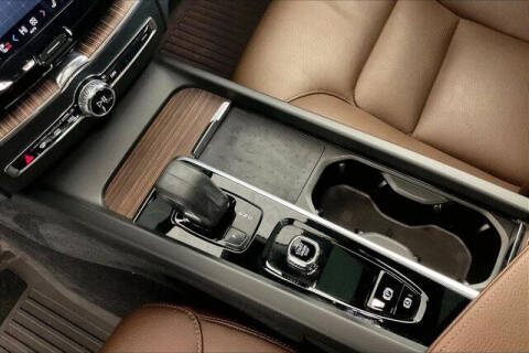 2022 Volvo XC60 B5 Momentum