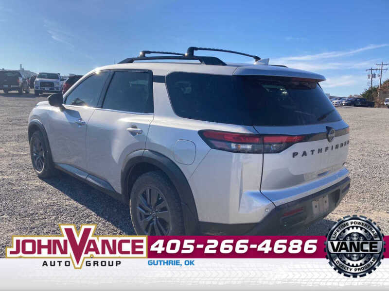 2022 Nissan Pathfinder SV