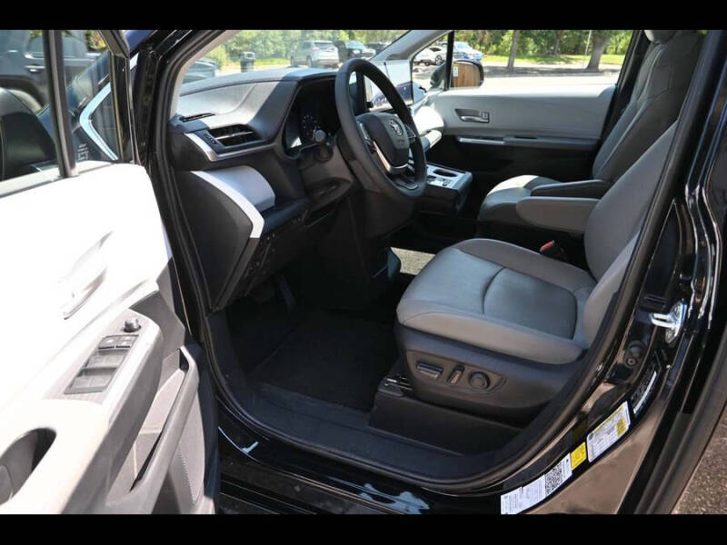 2025 Toyota Sienna XLE 7-Passenger