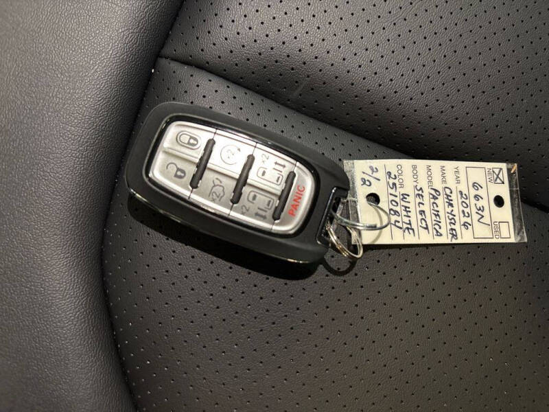 2026 Chrysler Pacifica Select