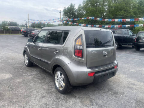 2011 Kia Soul +