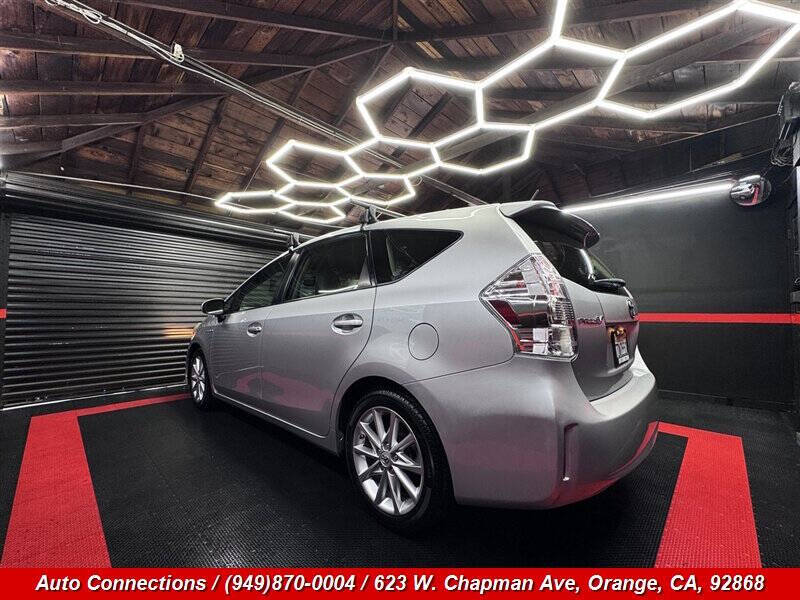 2014 Toyota Prius v Five