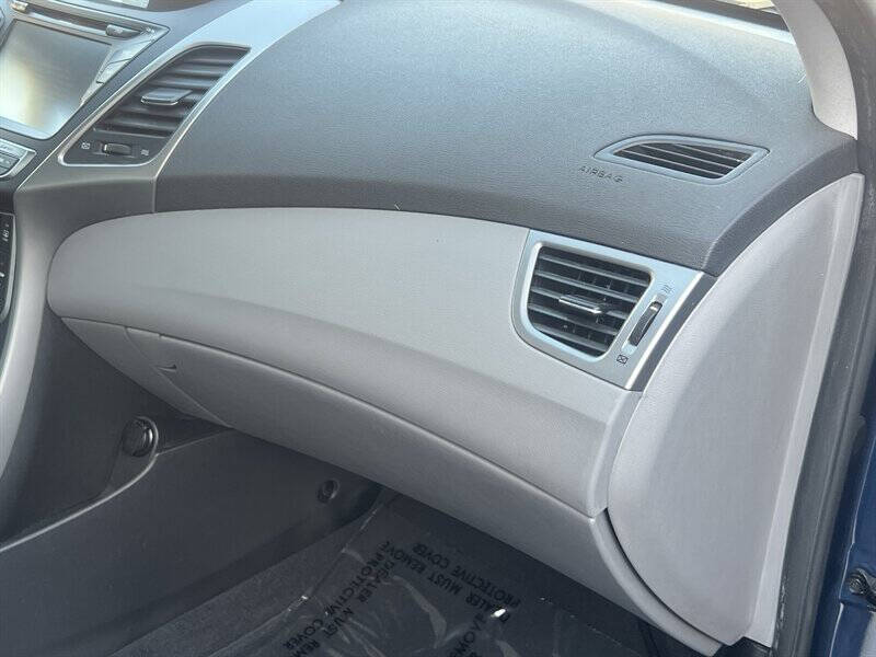 2014 Hyundai Elantra SE