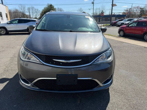 2017 Chrysler Pacifica Touring-L Plus