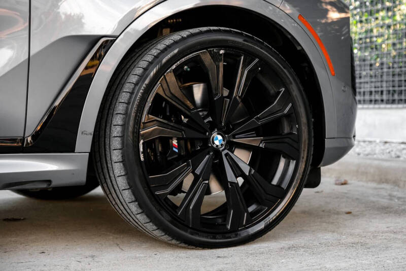 2023 BMW X7 M60i
