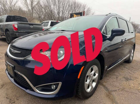 2017 Chrysler Pacifica Touring-L Plus