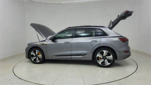 2022 Audi e-tron quattro Premium Plus