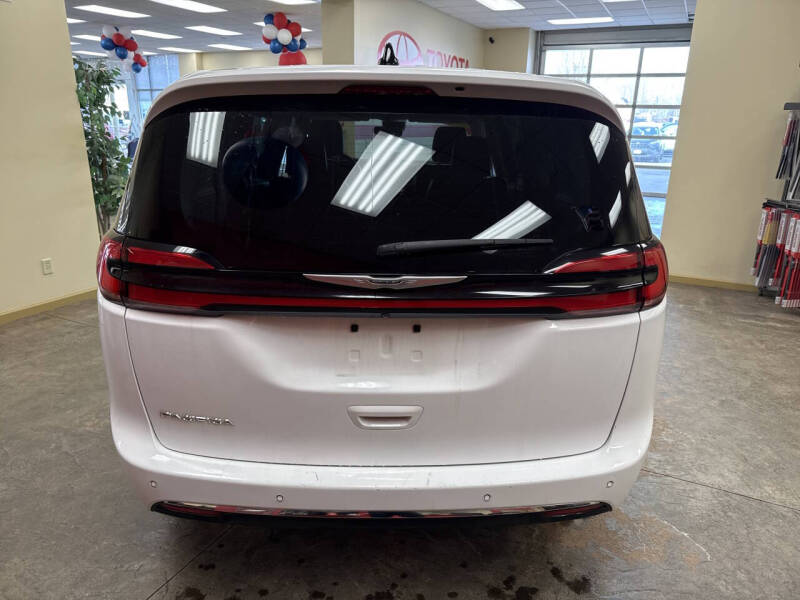 2024 Chrysler Pacifica Touring L