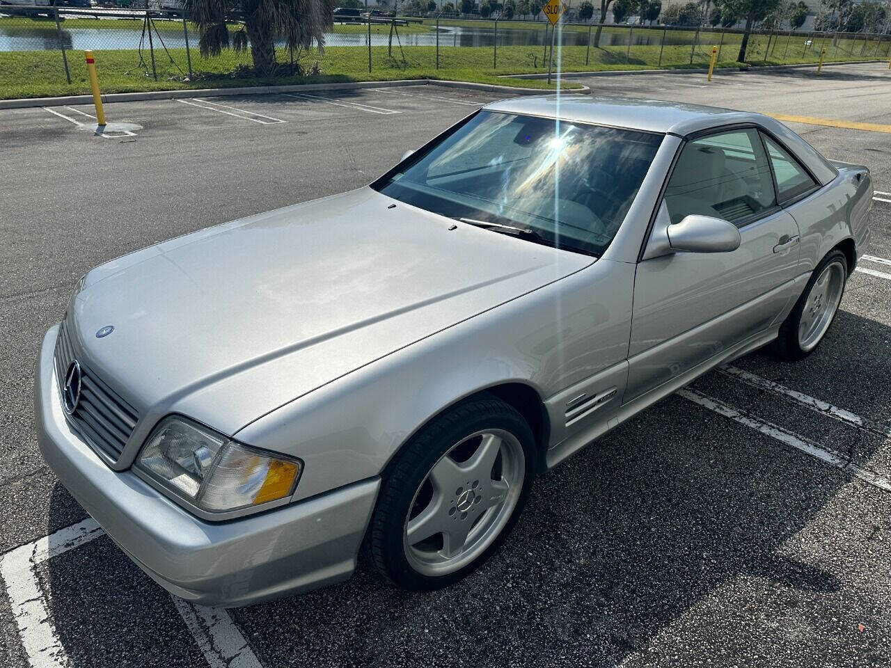 2000 Mercedes-Benz SL-Class  - $15,900