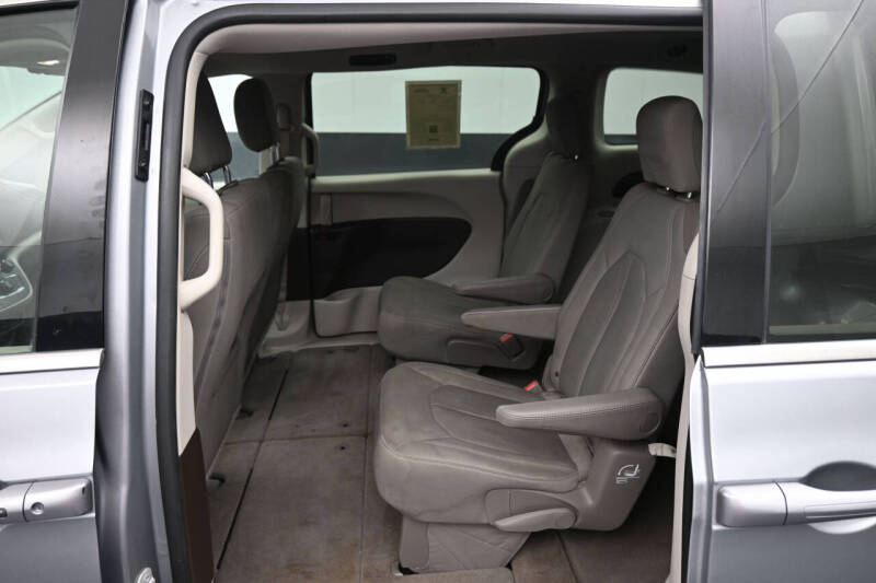 2021 Chrysler Voyager LX