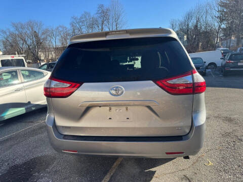 2015 Toyota Sienna LE 8-Passenger