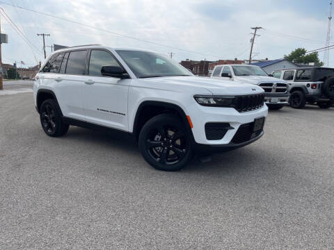 2023 Jeep Grand Cherokee for sale at Lemond's Chrysler Center in Fairfield IL