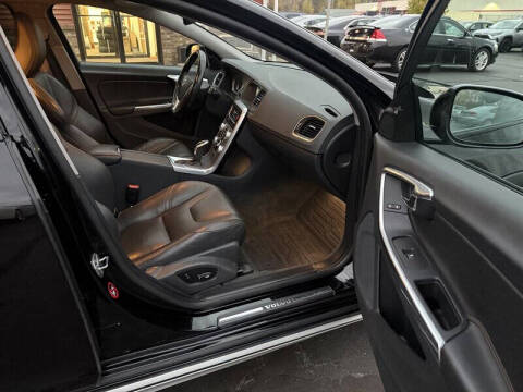 2017 Volvo V60 Cross Country T5 Premier