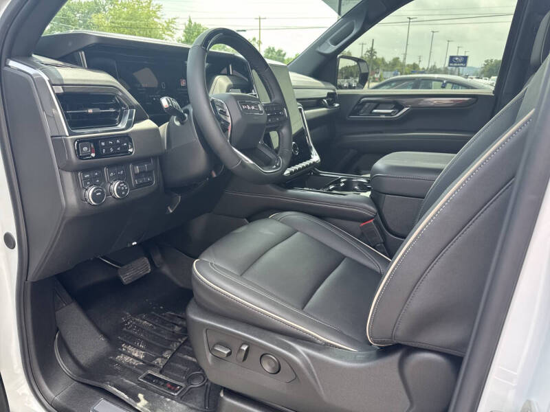 2025 GMC Yukon Elevation