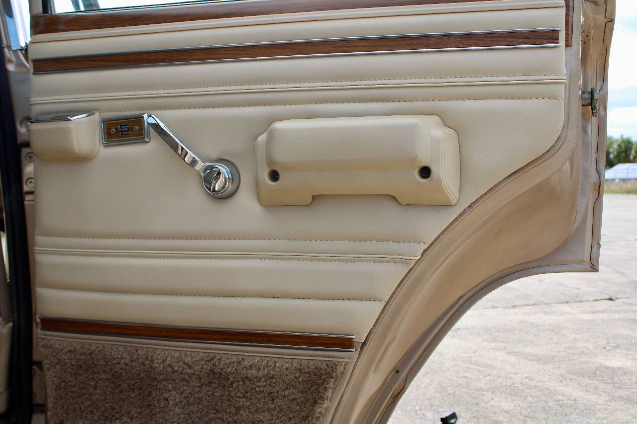 1989 Jeep Grand Wagoneer 81