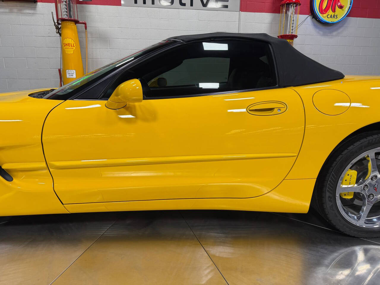 2004 Chevrolet Corvette 26