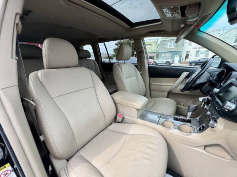 2012 Toyota Highlander SE