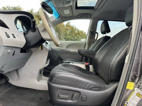 2013 Toyota Sienna SE 8-Passenger