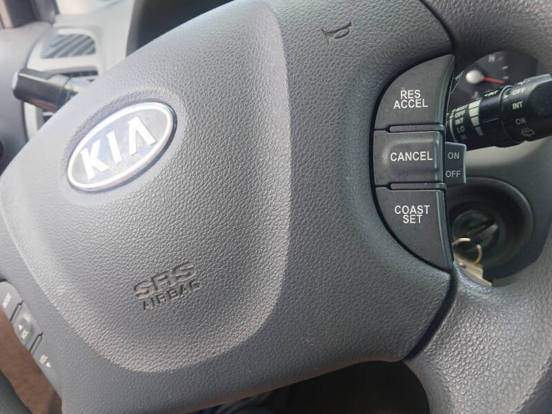 2012 Kia Sedona LX