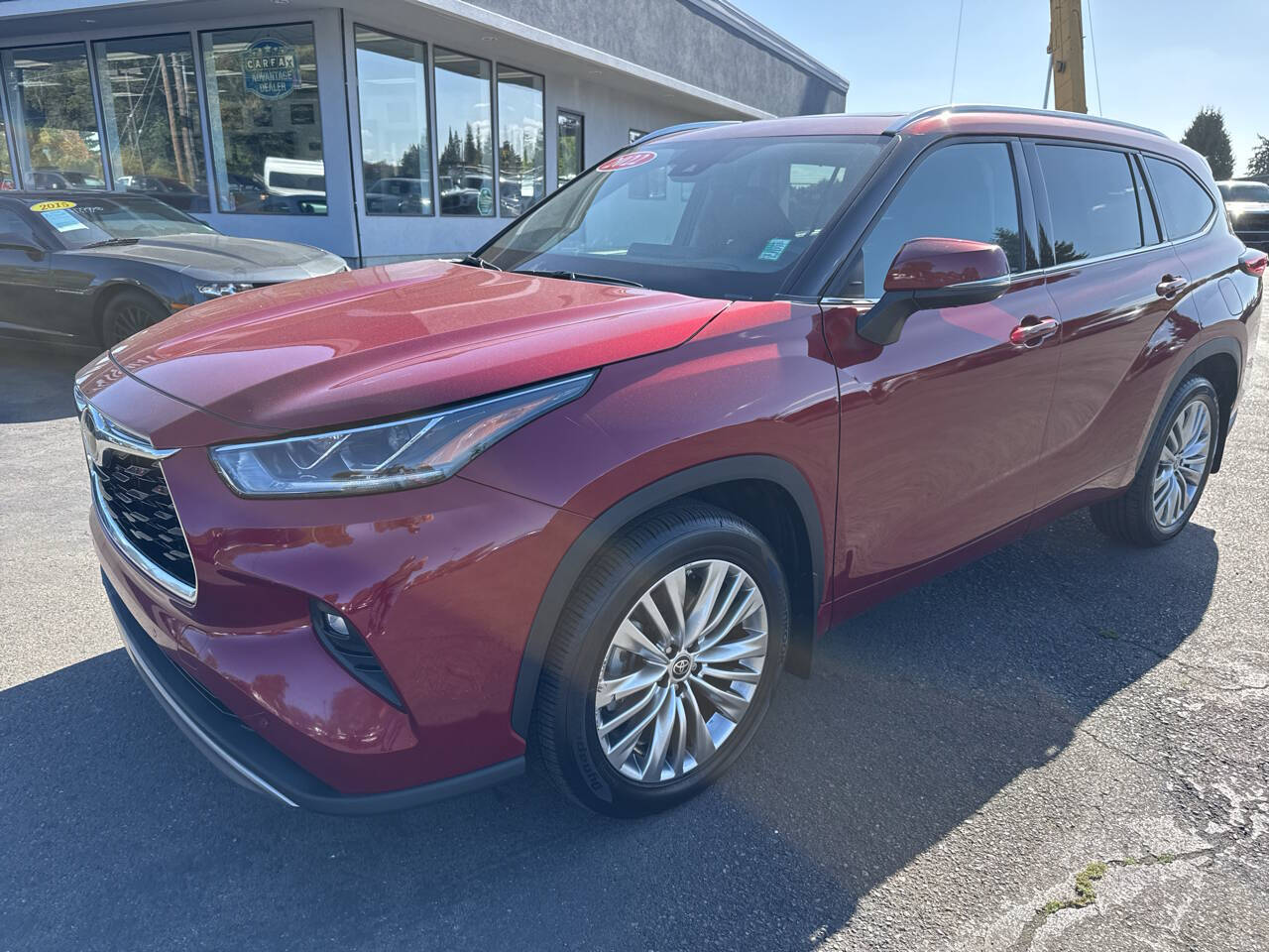 used 2022 Toyota Highlander car, priced at $38,299