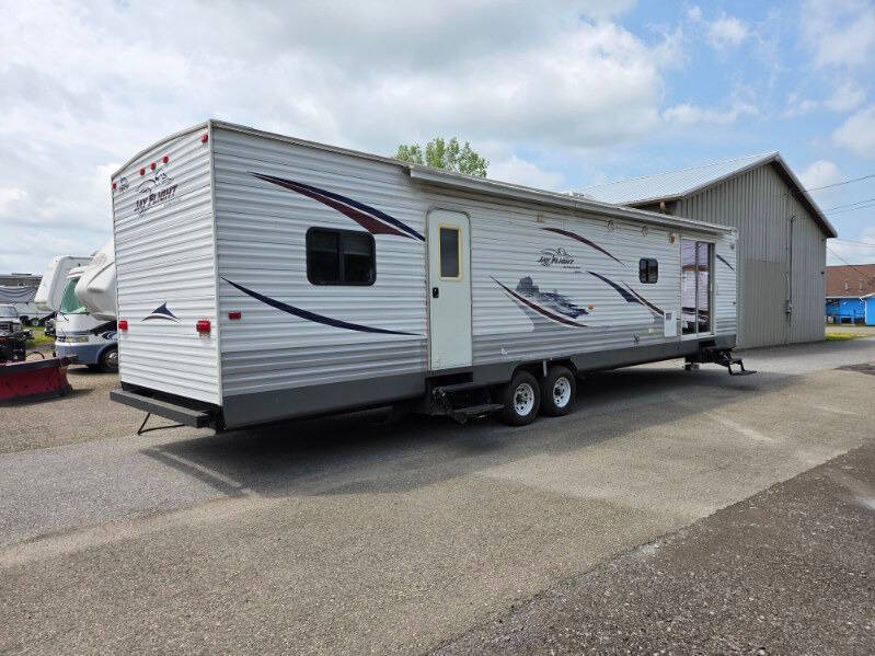 2009 Jayco Jayflight Bungalow 41' Park Model Delivery Available