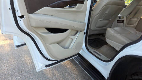 2017 Cadillac Escalade Luxury