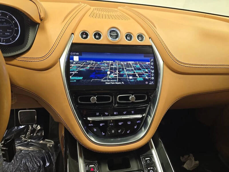 2021 Aston Martin DBX