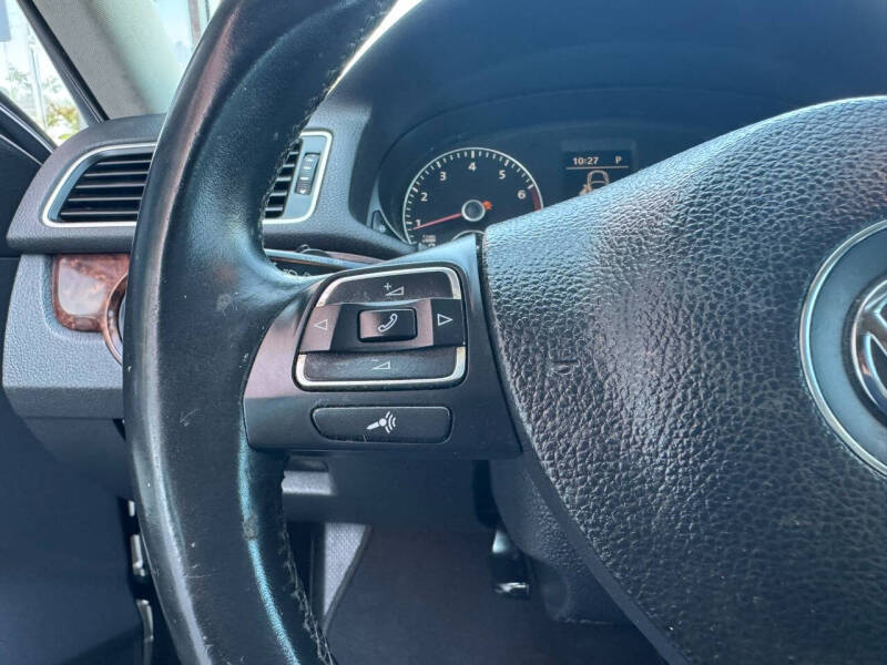 2012 Volkswagen Passat SEL Premium PZEV