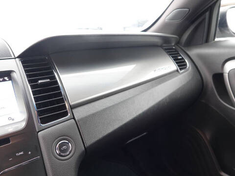 2017 Ford Taurus SEL