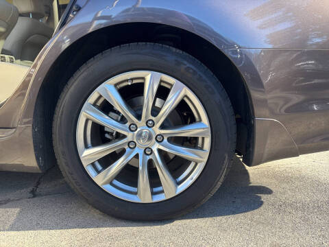 2016 Infiniti Q70 Hybrid