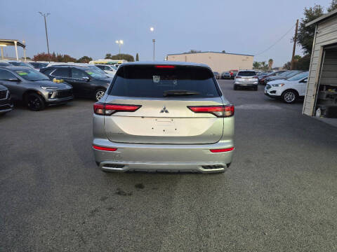 2024 Mitsubishi Outlander SE