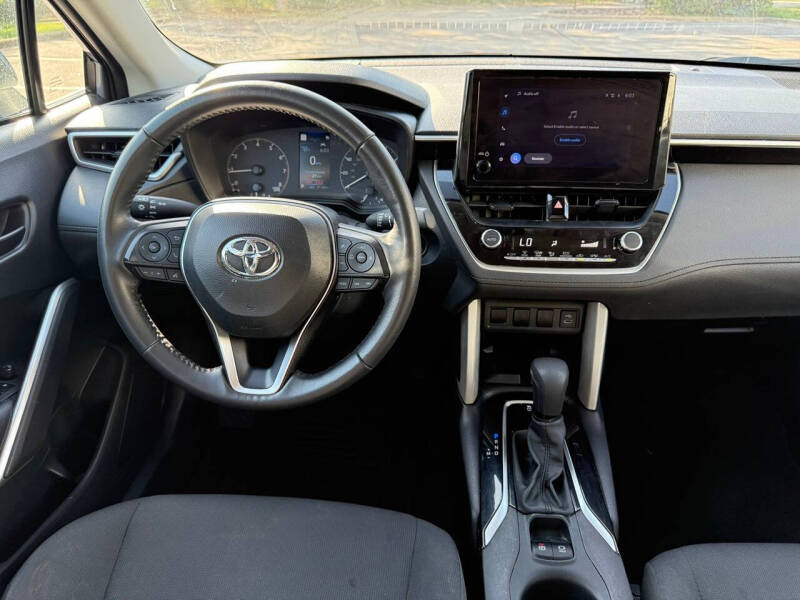 2024 Toyota Corolla Cross LE