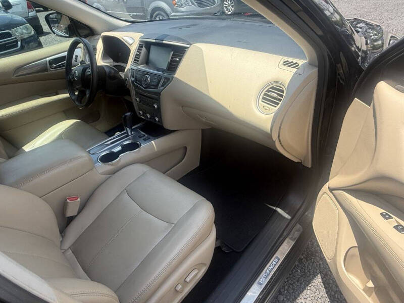 2017 Nissan Pathfinder S