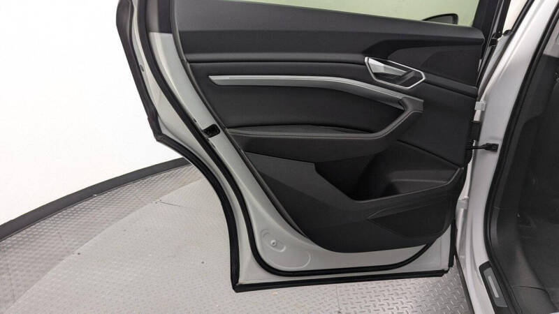 2021 Audi e-tron quattro Premium