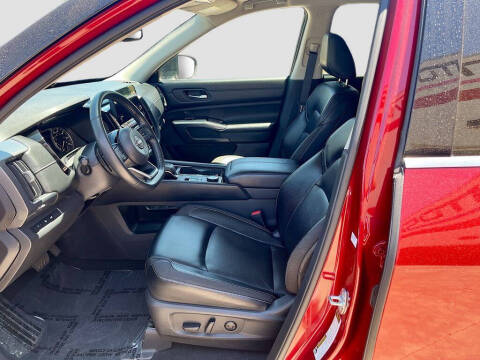 2022 Nissan Pathfinder SL