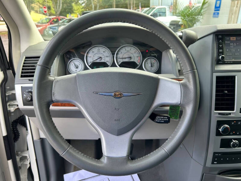 2009 Chrysler Town and Country Touring