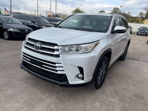 2017 Toyota Highlander for sale at Sam's Auto Sales in Houston TX