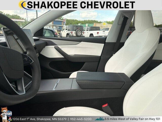 Used 2026 Tesla Model Y Premium with VIN 7SAYGDED5TF392001 for sale in Shakopee, Minnesota