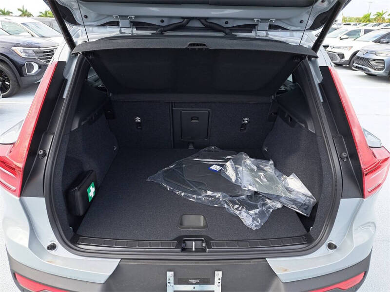 2026 Volvo XC40 B4 Core