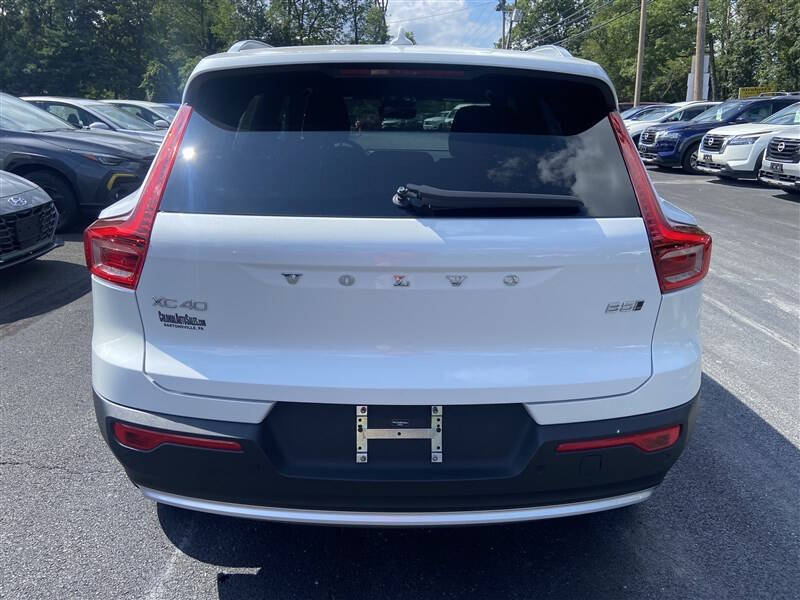 2025 Volvo XC40 B5 Core Bright Theme