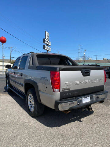 2004 Chevrolet Avalanche for sale at Gator's Auto Sales in Garland TX