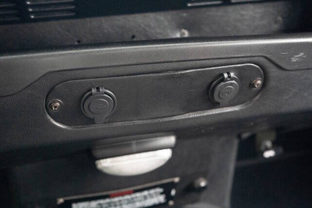 1990 Land Rover Defender 26