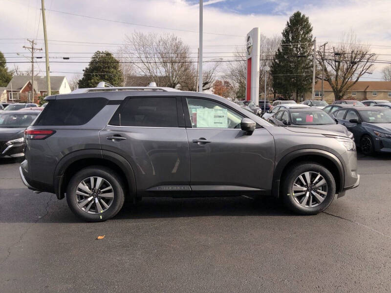 2025 Nissan Pathfinder SL