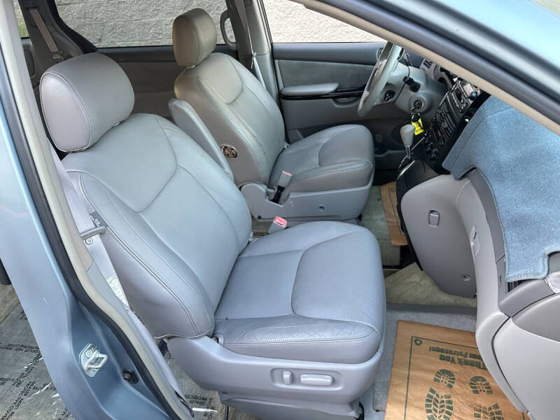 2005 Toyota Sienna LE 7 Passenger
