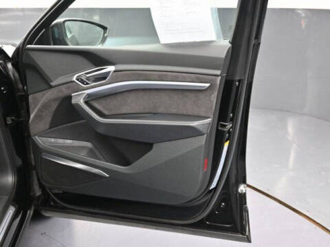 2019 Audi e-tron quattro Prestige