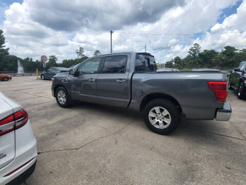 2017 Nissan Titan SV