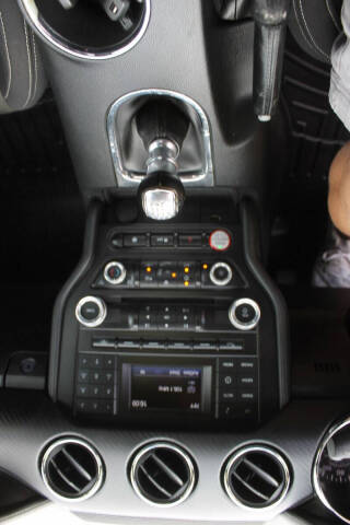 2016 Ford Mustang V6